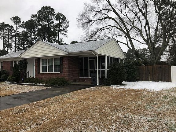 3rd image of 327 Jordan Dr