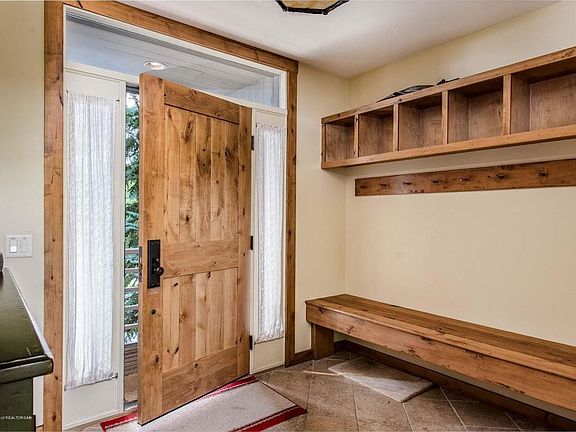 5th image of 3476 Clubhouse Dr #10