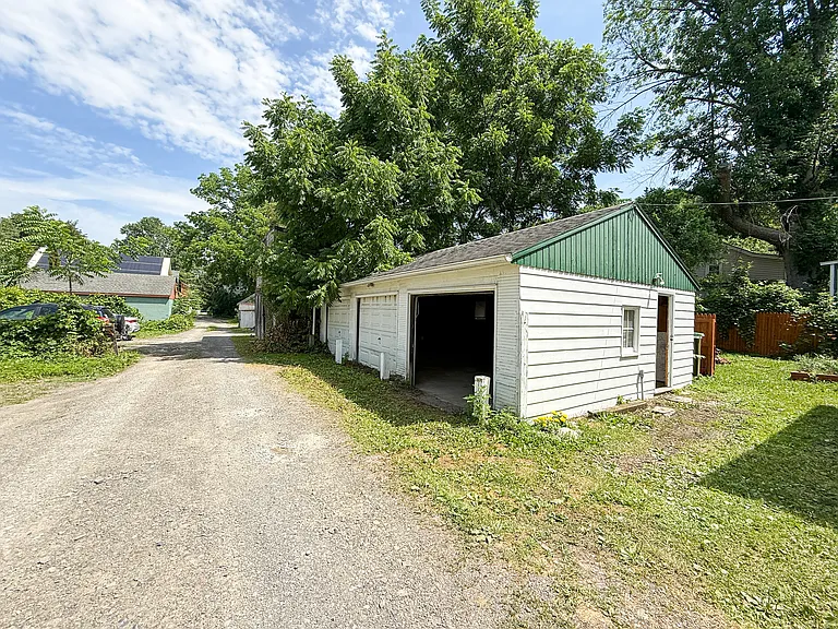 310 Farm St — Photo 6