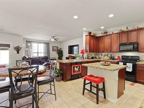 5th image of 203 Plantation Dr