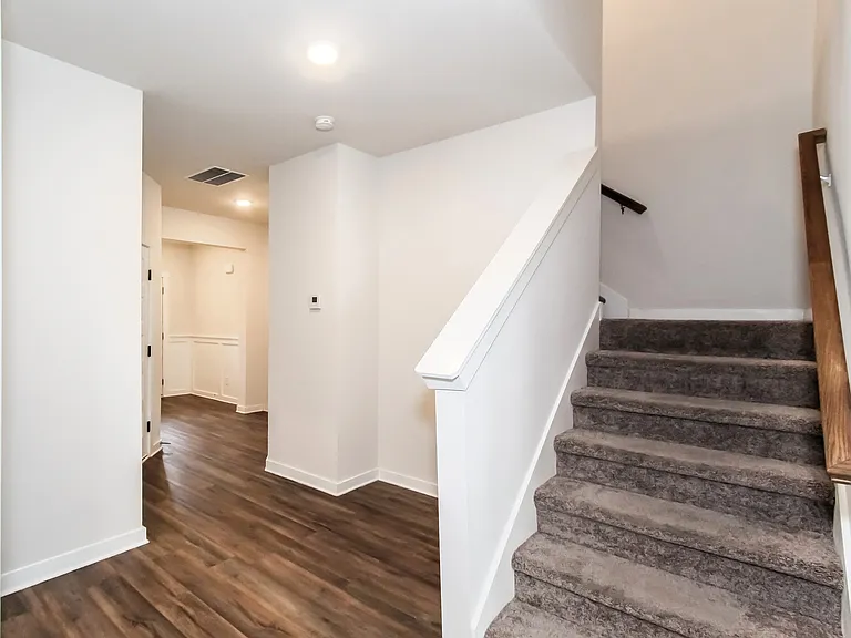 504 The Heights Ln — Photo 7