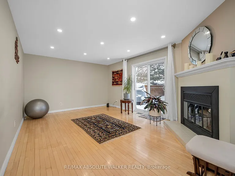1849 Montereau Ave — Photo 15