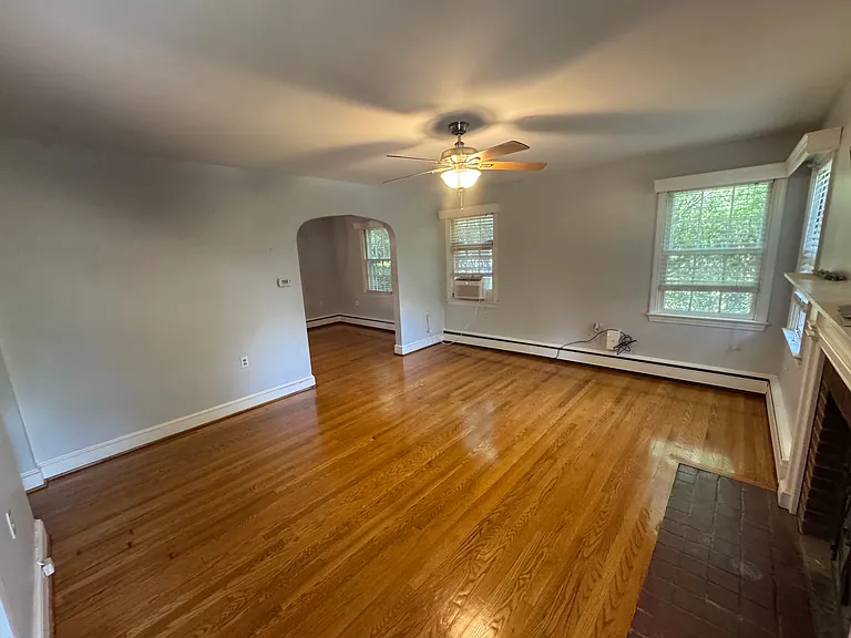 305 W Leicester St — Photo 2