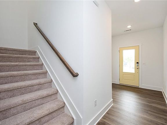 4th image of 906 Steep Meadow Ln