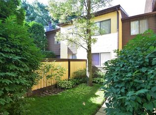 937 Hampton Ridge Dr, Akron, OH 44313