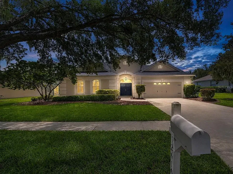 12419 Riverglen Dr