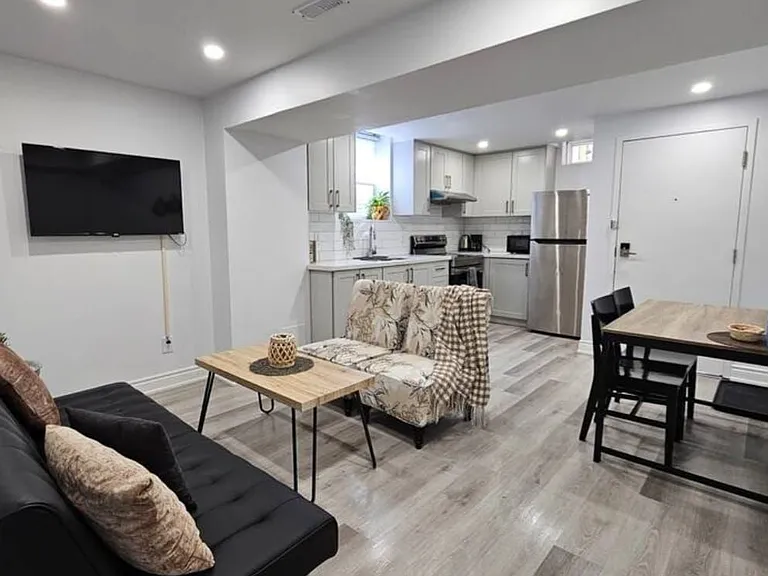 54 Baycliffe Dr #2 — Photo 1