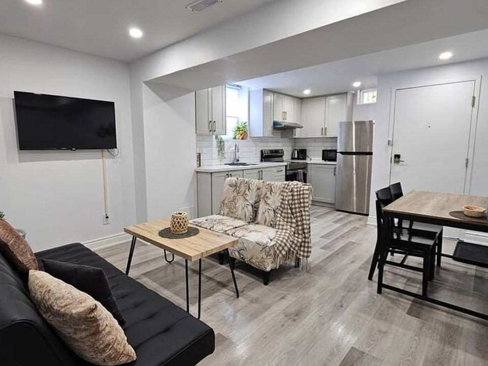 1st image of 54 Baycliffe Dr #2