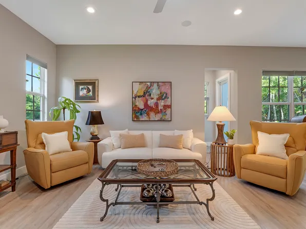 127 Via Castilla, Jupiter, FL 33458