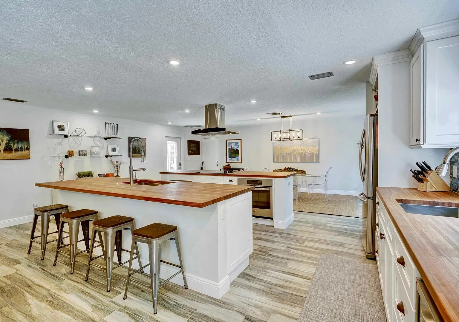Coastal Escape: Serenity Near The Beach No Hoa, Fenced Yard! Available January 2027 Only — Photo 3