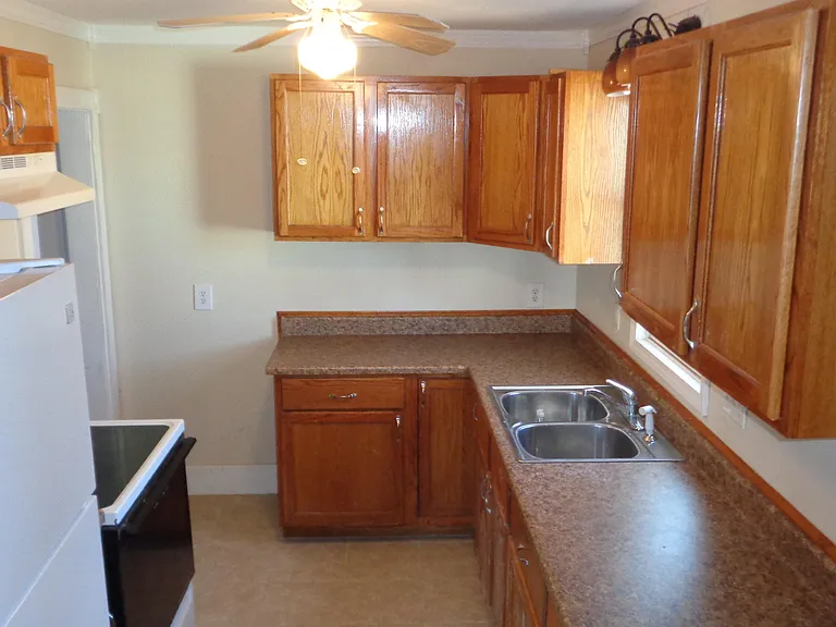 320 E Hickory St — Photo 4