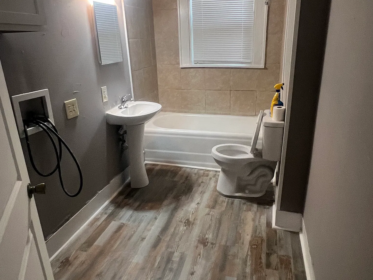 3 bed, 1100 sqft, $950 — Photo 2