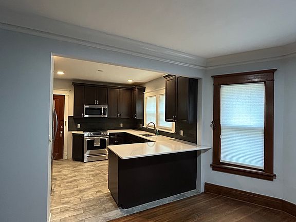 3rd image of 574 Parkside Ave