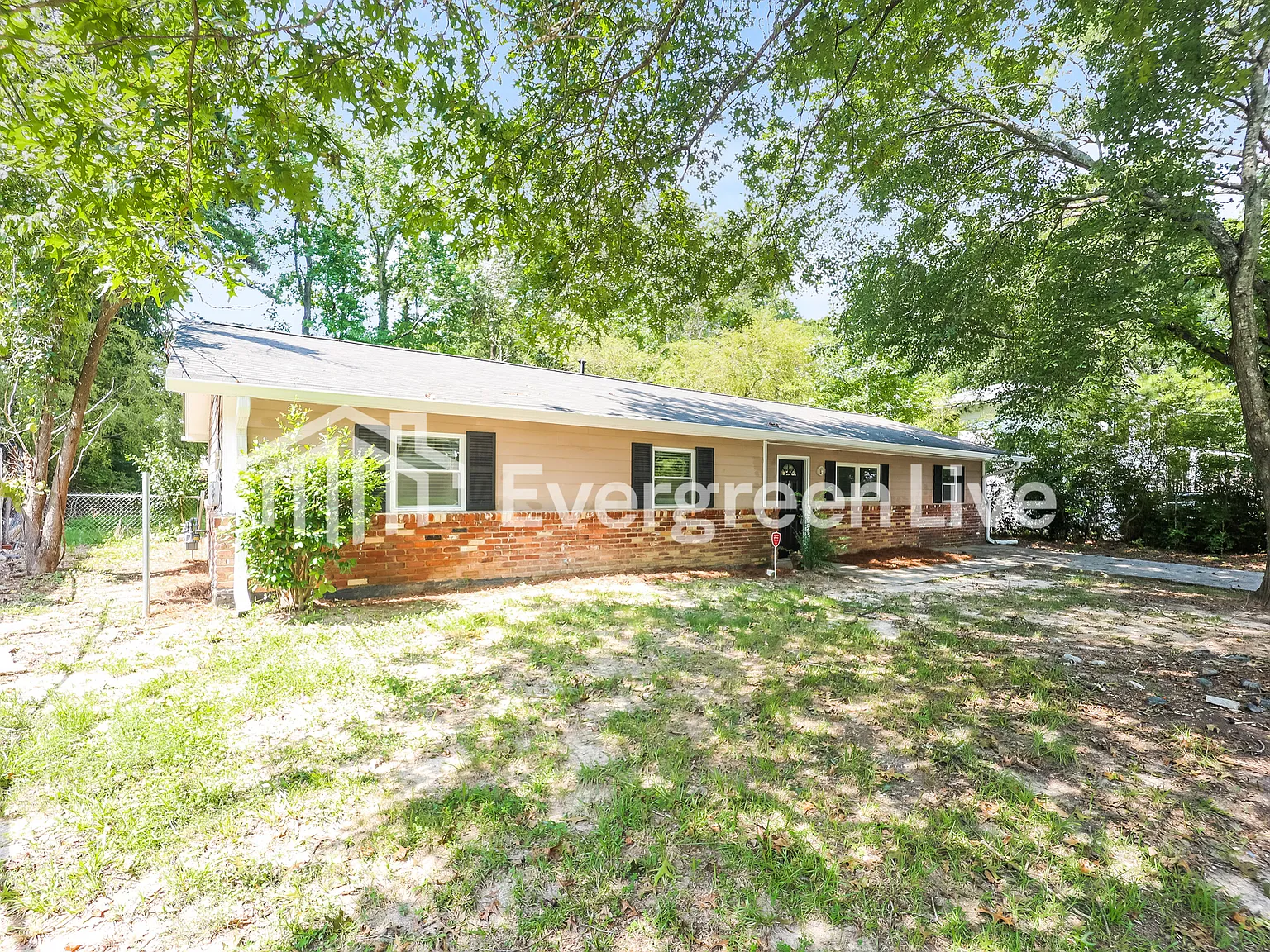 3 bed, 2.5 bath, 1640 sqft, $1,745 — Photo 2