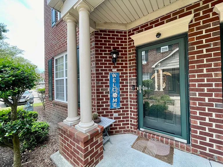 1173 Farrcroft Way — Photo 3