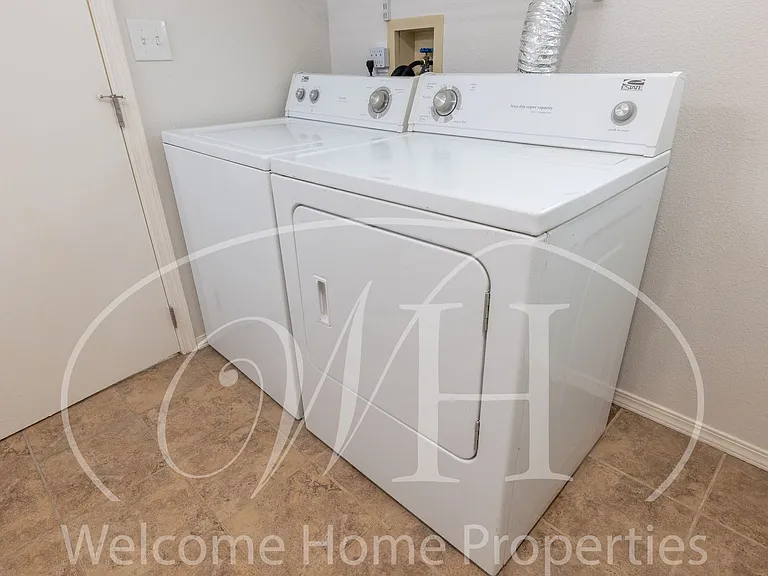 37 NW Evans Ave — Photo 18