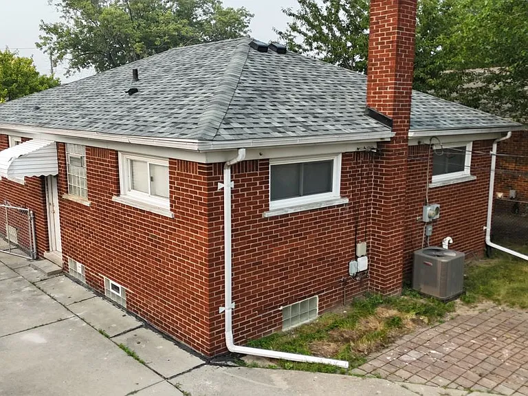 18536 Holland Ave — Photo 3