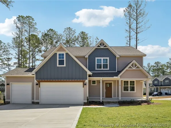 78 Graduate Ct, Spring Lake, NC 28390