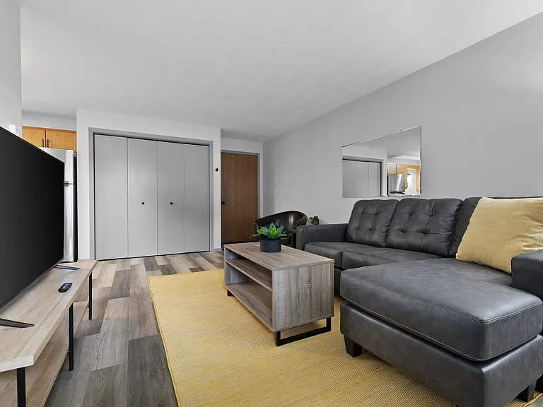 1005 S Lake St #G — Photo 8