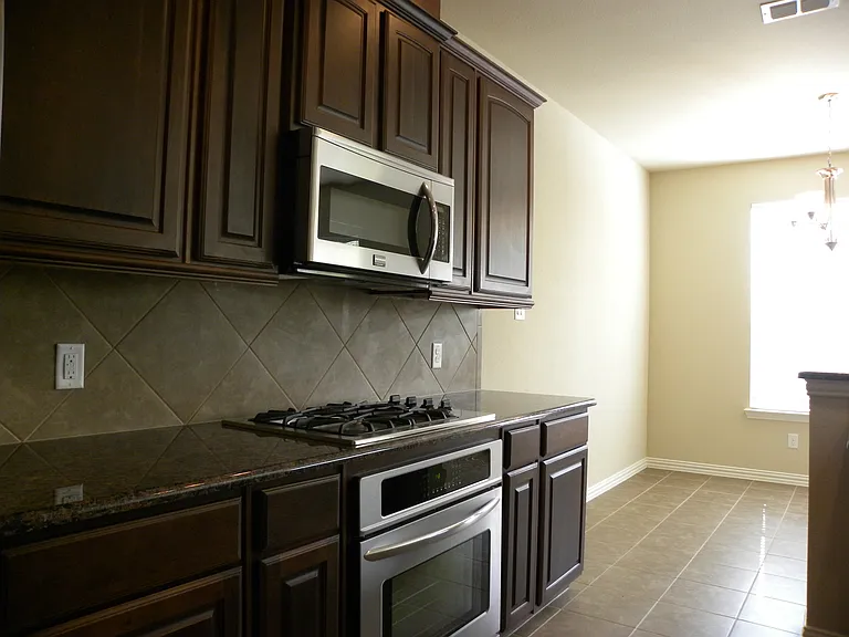 4664 Perthshire Ct — Photo 7