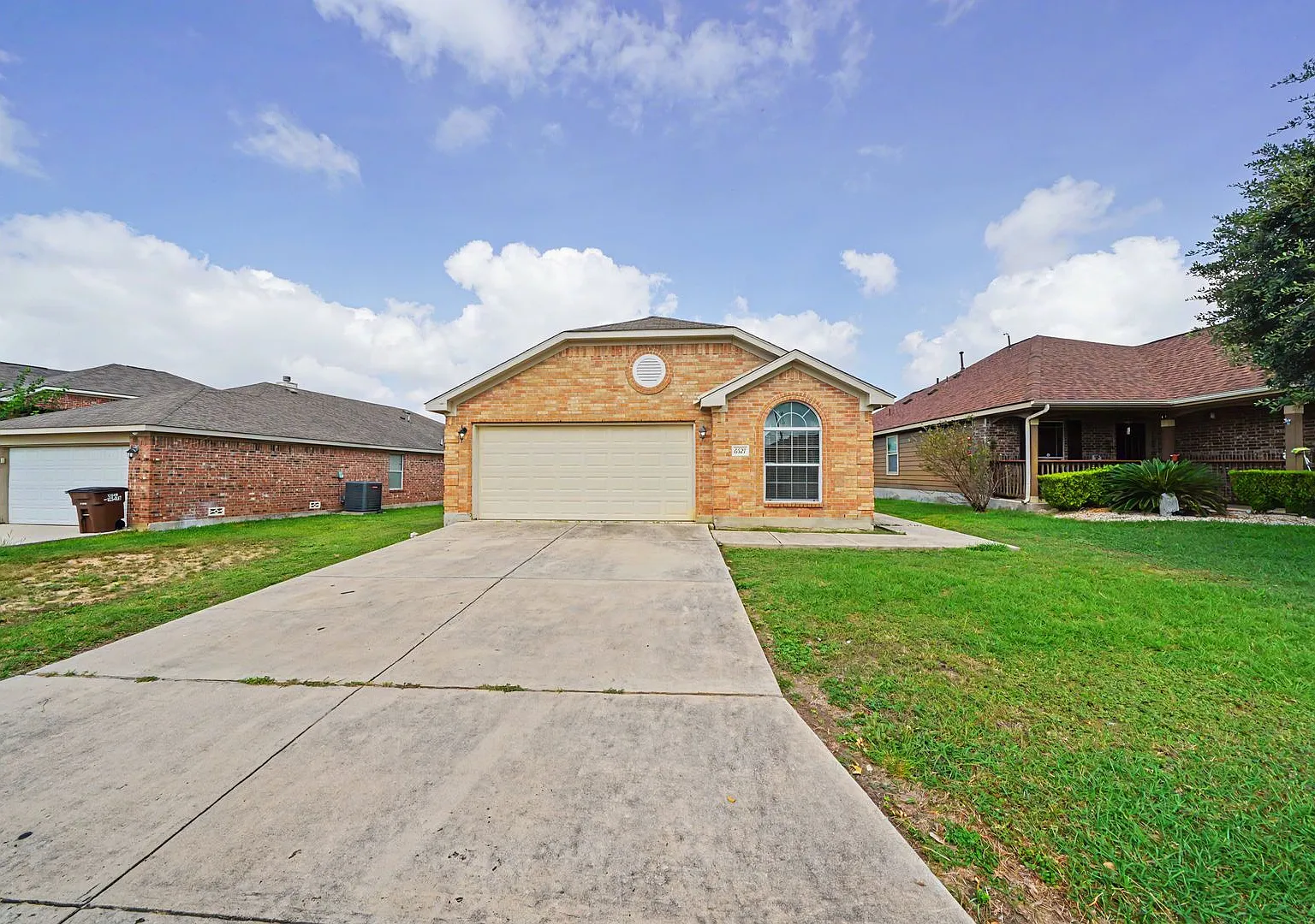 Spacious Single-Story Home with Solar Panels - Realtor Commission: $500 — Photo 2