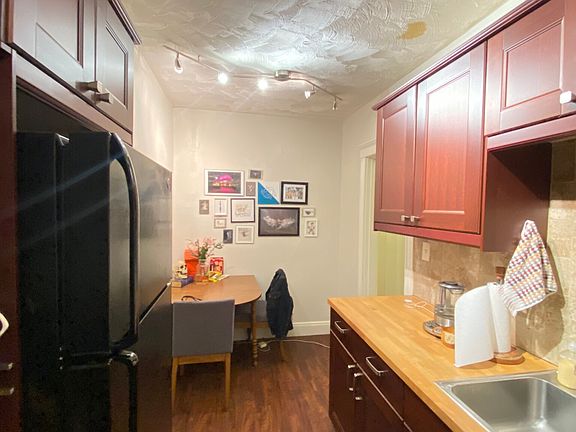 3rd image of 28 Sidlaw Rd APT 12A