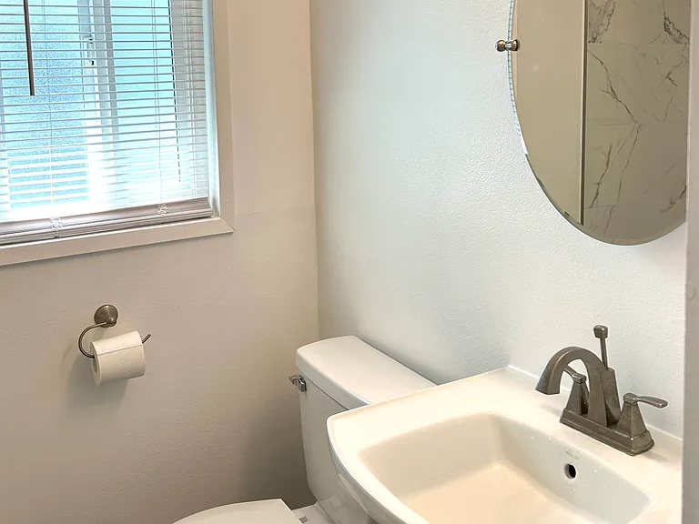 1206 W Victory Blvd #B — Photo 5