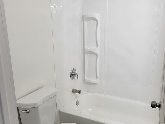 4th image of 955 Chestnut St #B