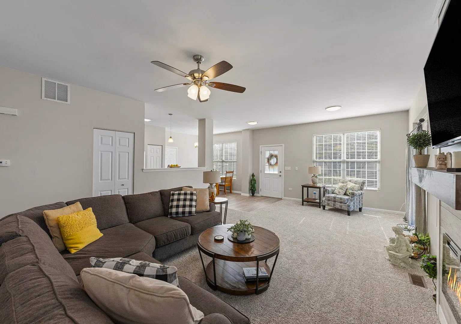 2 bed, 1264 sqft, $2,200 — Photo 4