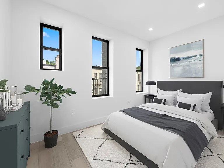 34-32 43rd St #3R — Photo 1