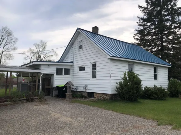 546 E Michigan St, Farwell, MI 48622