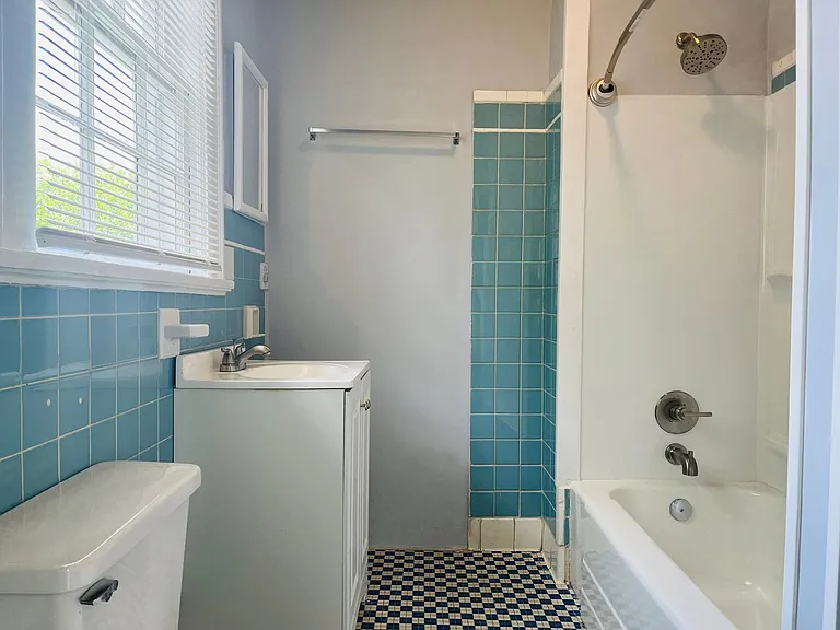 504 Broad St — Photo 13
