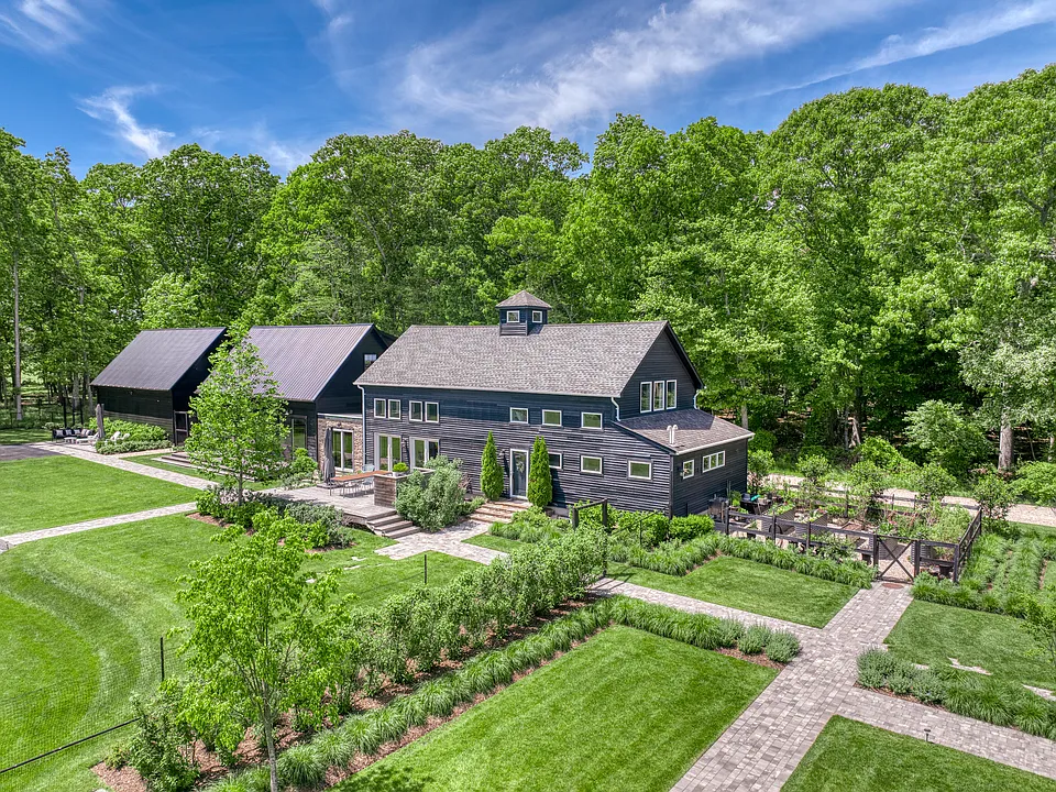 745 Golfview Ct