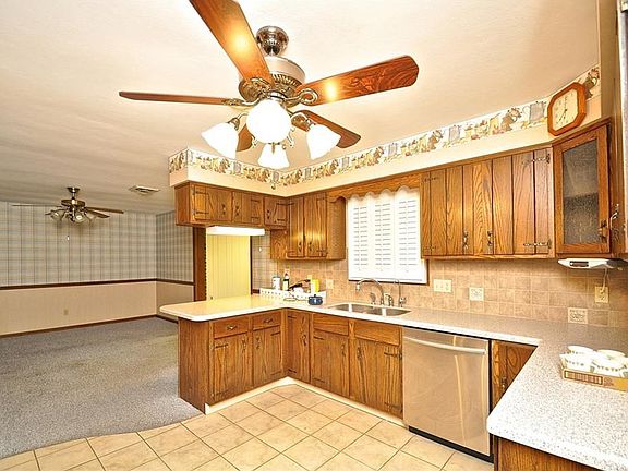5th image of 106 Royal Oaks Dr