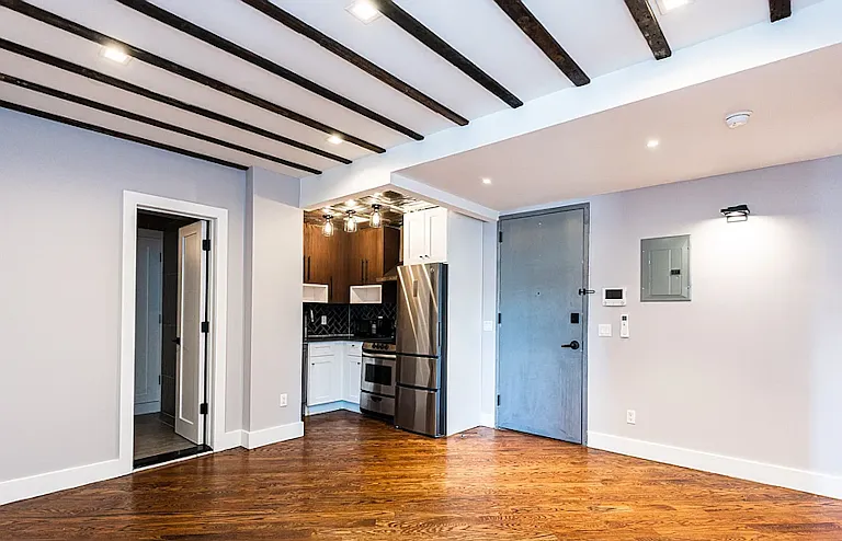 35 Claver Pl #3E — Photo 1