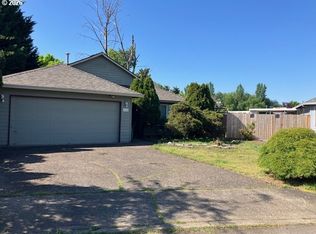 945 NE Lija Loop, Portland, OR 97211