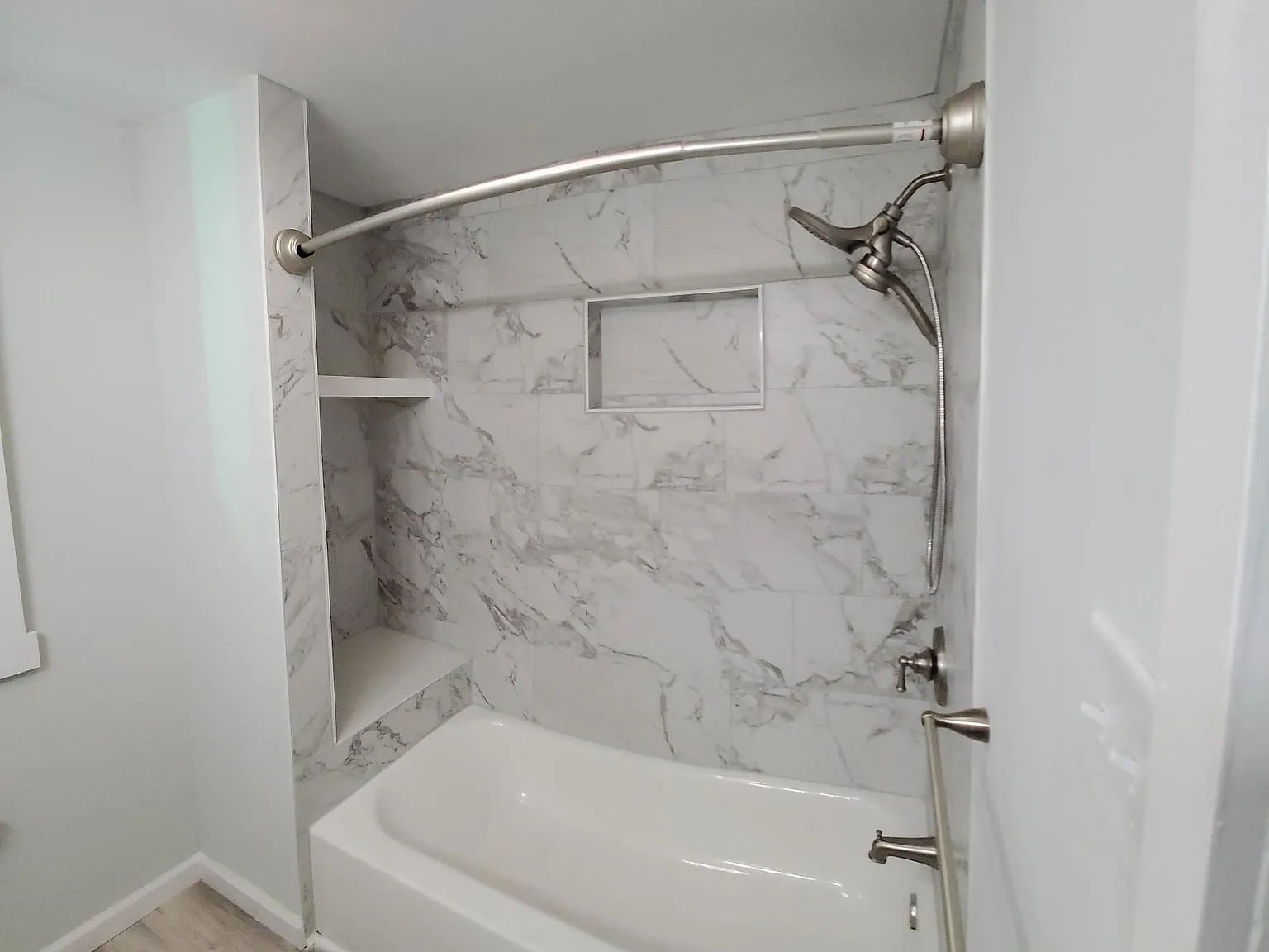 3 bed, 1400 sqft, $2,125 — Photo 2