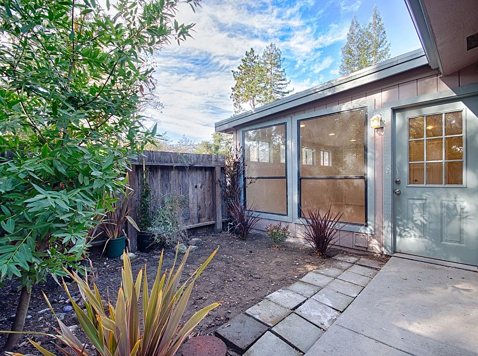 Courtyard/entry into Family Room
