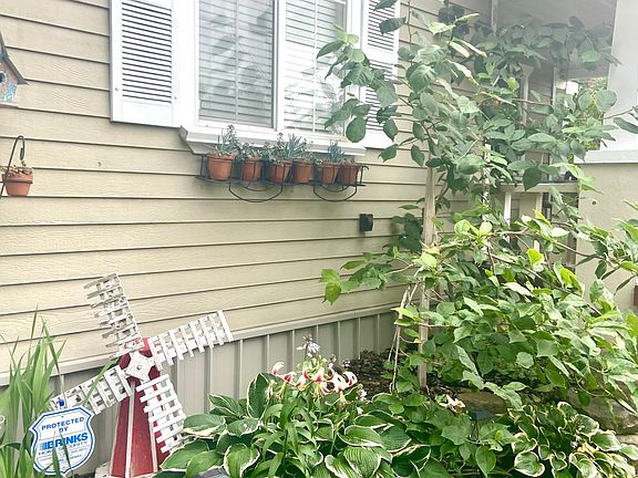 3rd image of 317 W Carlisle Ave
