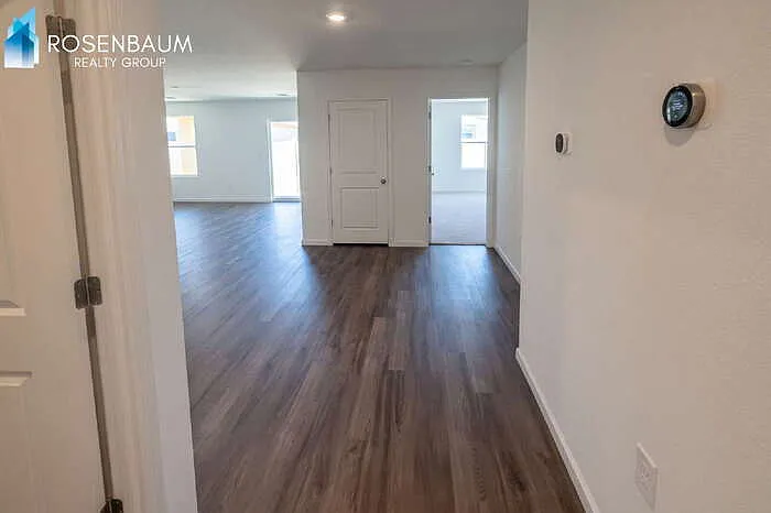 3 bed, 2.0 bath, 1477 sqft, $1,749 — Photo 3