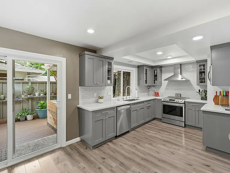 2561 Fountainhead Dr — Photo 6
