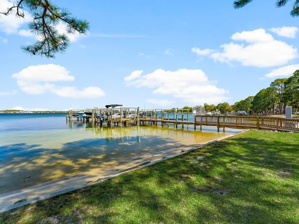 209 Shalimar Dr, Shalimar, FL 32579