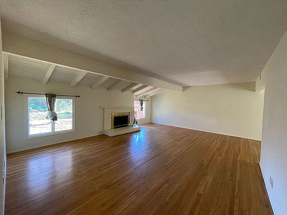 3rd image of 1025 Crestwood Pl