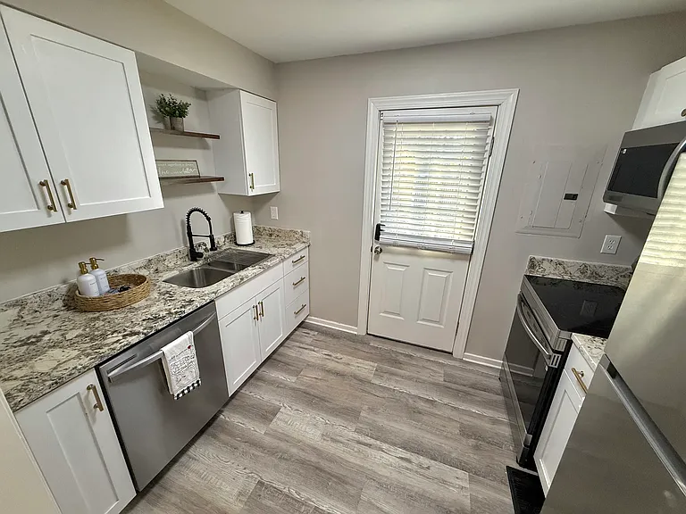 Pinehill Dr — Photo 5