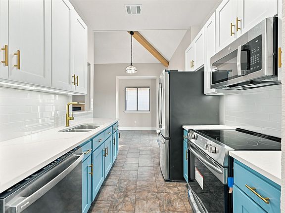 4th image of 610 Lemons St