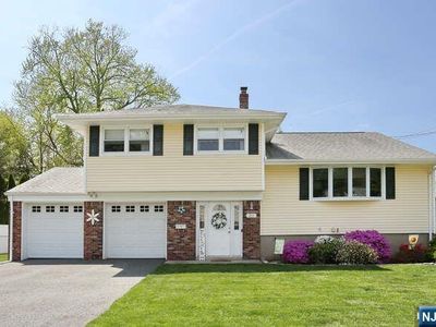 30 Karen Ln, Emerson, NJ, 07630