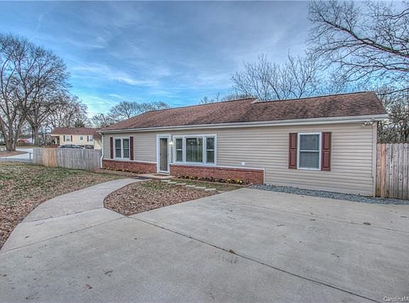 3rd image of 301 Lanier Ave