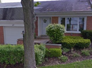 117 N Peartree Ln, Arlington Heights, IL
