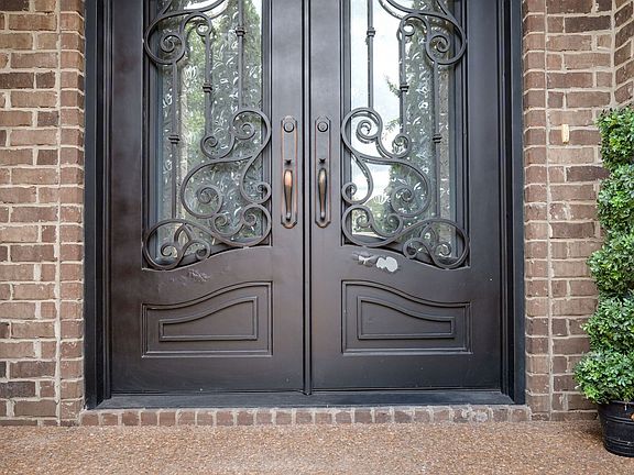 Come on in through the beautiful double-entry doors. The Glass also opens to let in fresh air.