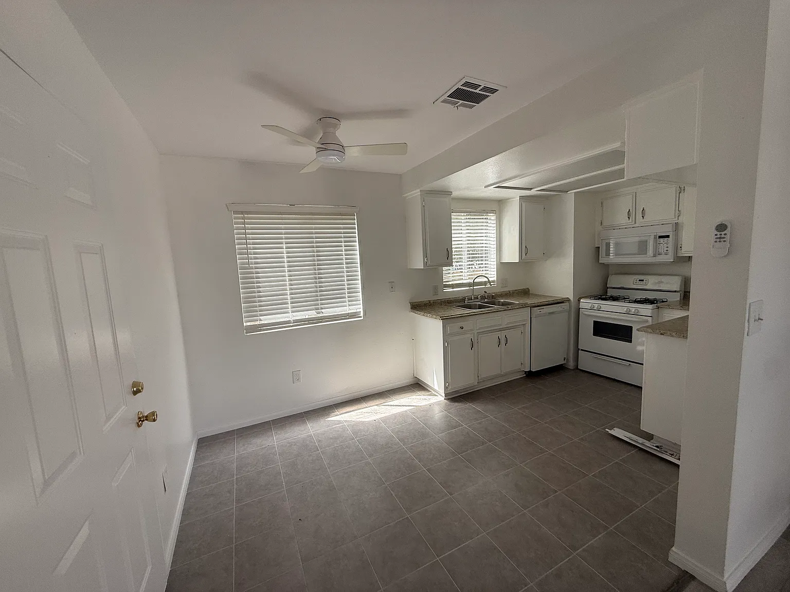 4128 W Avenue L — Photo 4